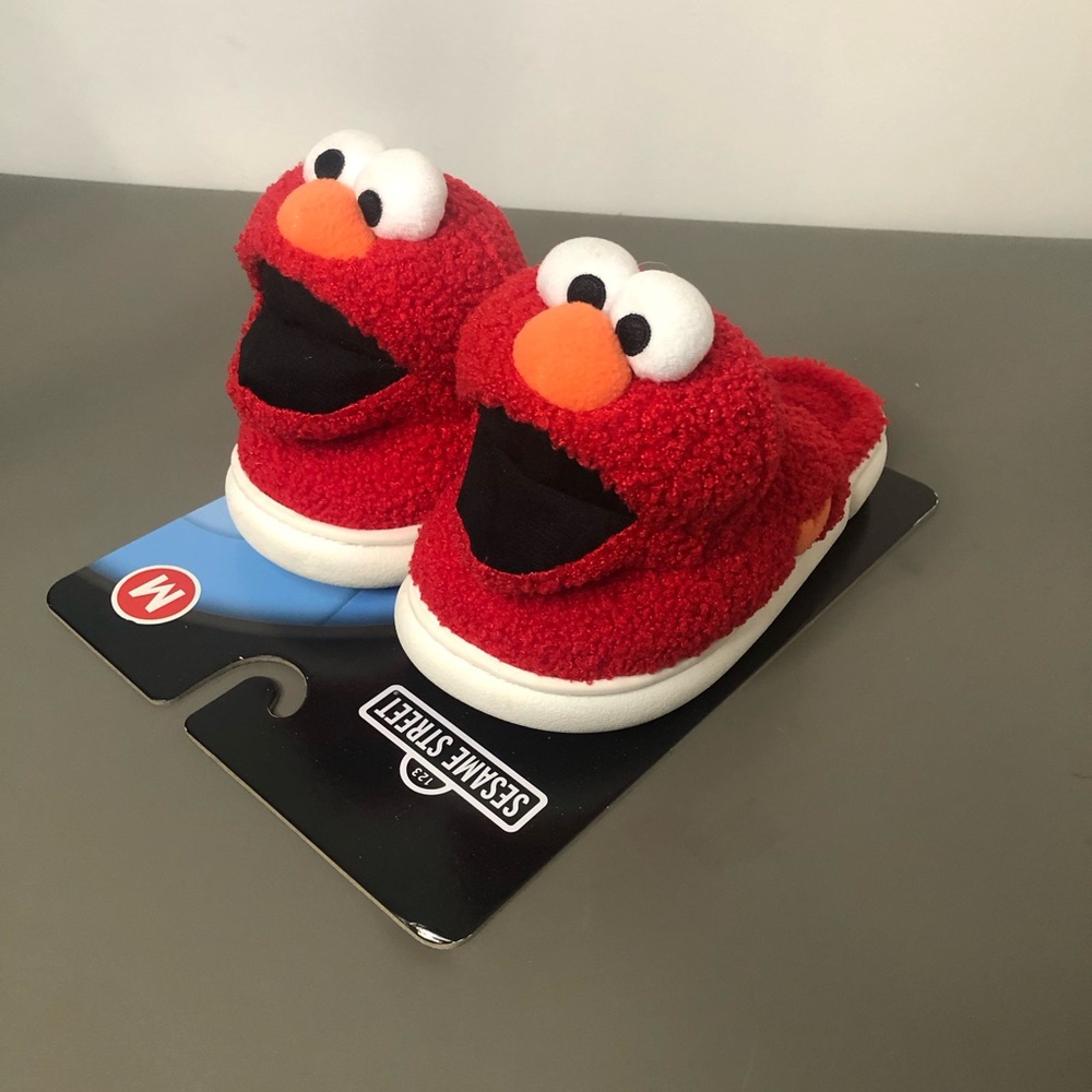 Women's Medium Sesame Street Elmo Figural Slippers NWT